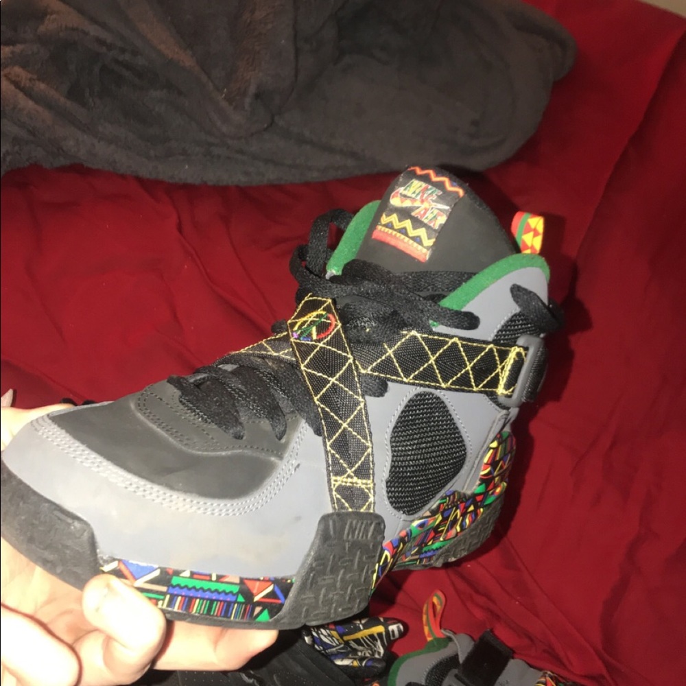 Shoes - Picture 3 of 5